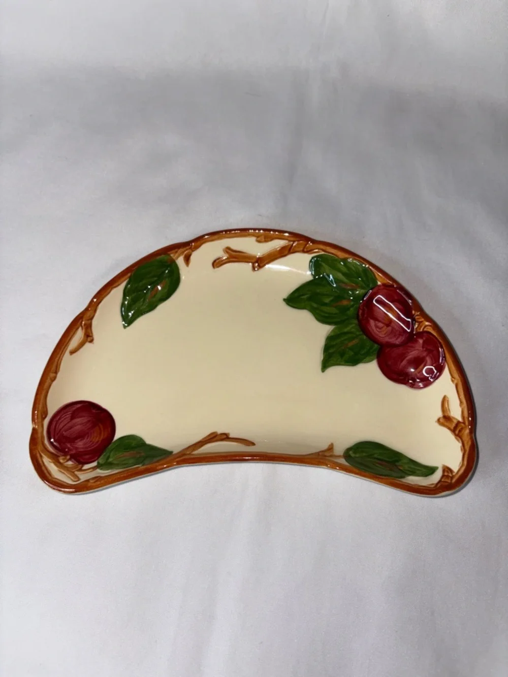 Franciscan Apple Half Moon Plates Set of 4 Vintage Hand Painted USA Dishes - Picture 8 of 9